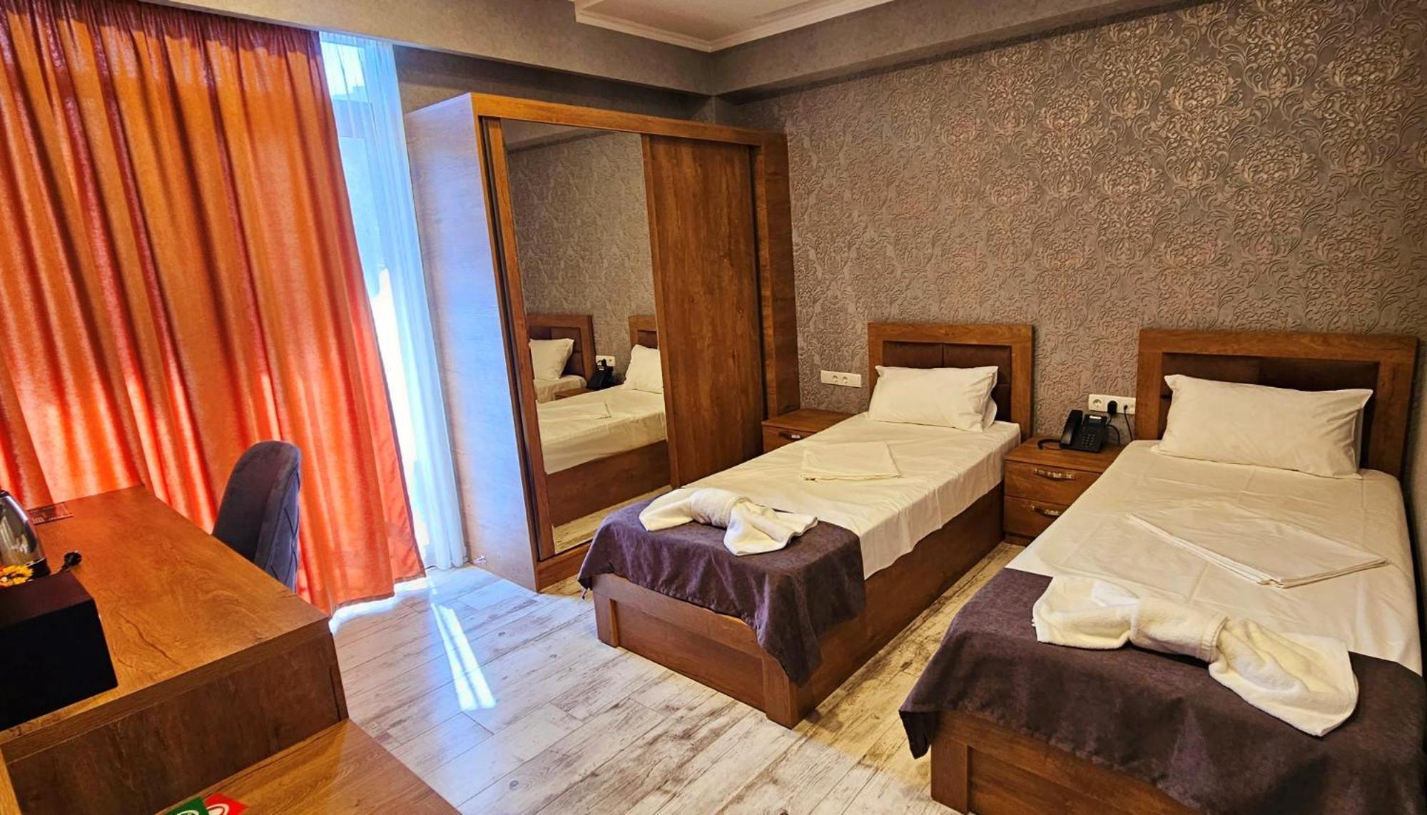 Sierra Hotel Tbilisi Bagian luar foto